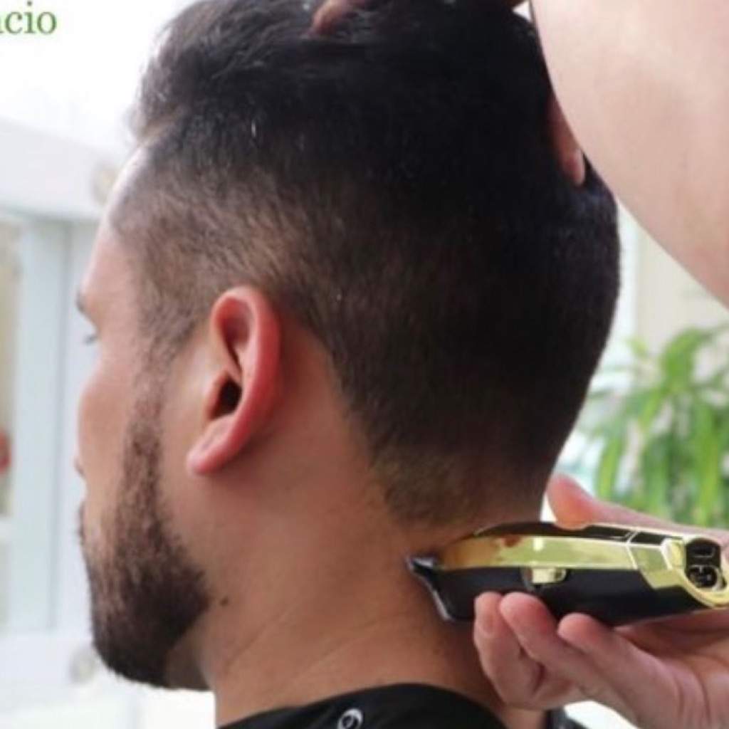 Corte Masculino no Salão